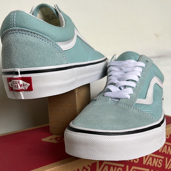 Vans WMNS Old Skool
Color Theory Canal Biue
VN0007NTH70
Sneakers - Picture 10 of 16